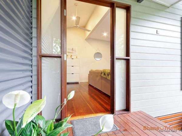 6 Bromell Close, Redlynch - Thumbnail 2