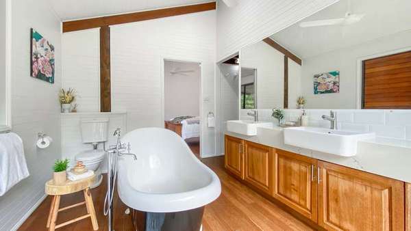 14-16 Esterina Close, Redlynch - Thumbnail 3