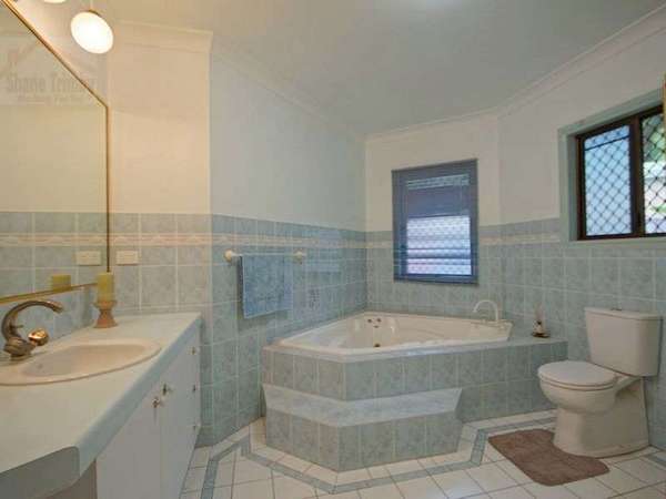 16 Red Bluff Crescent, Kamerunga - Thumbnail 7