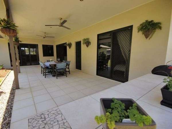 4 Bromell Close, Redlynch - Thumbnail 2
