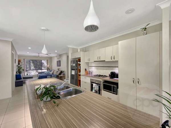 23 William Hickey Street, Redlynch - Thumbnail 3