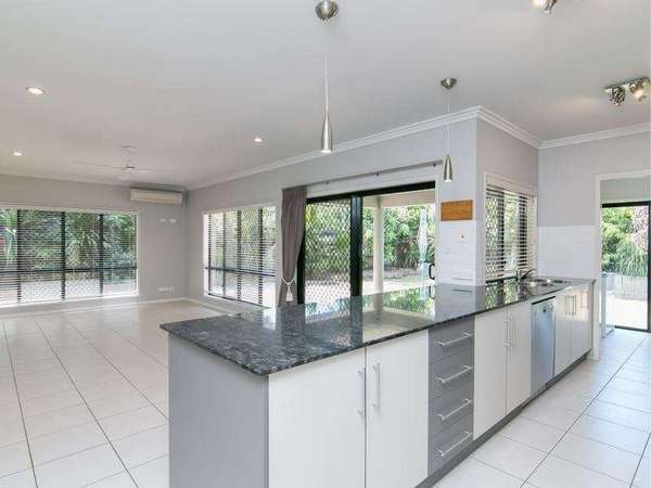 19 Derrick St, Redlynch - Thumbnail 2