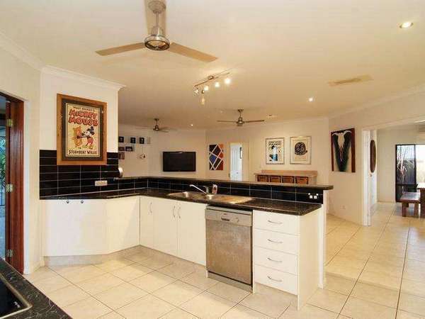 8 Ellestree Close, Redlynch - Thumbnail 4