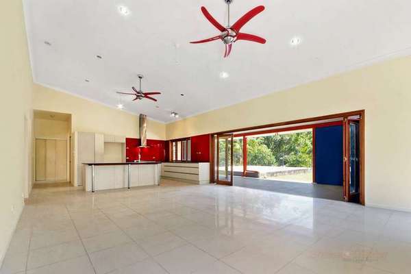 37 Lum Jim St, Redlynch - Thumbnail 2