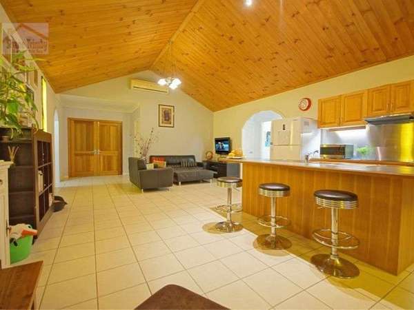 61 Jungara Road, Redlynch - Thumbnail 4