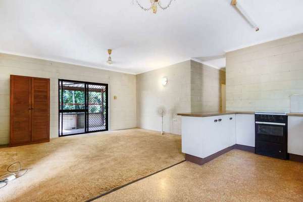 10 Tenni Street, Redlynch - Thumbnail 3