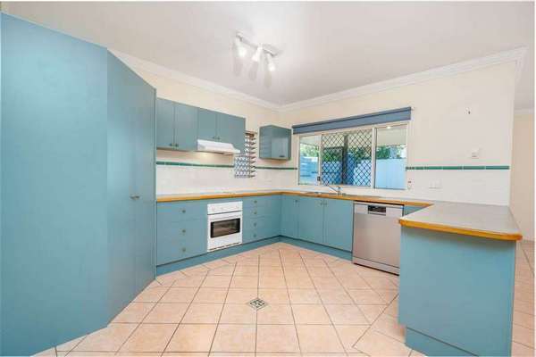 40 Village Terrace, Redlynch - Thumbnail 3