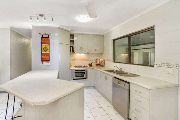 13 Lennon Street, Westcourt - Thumbnail 3