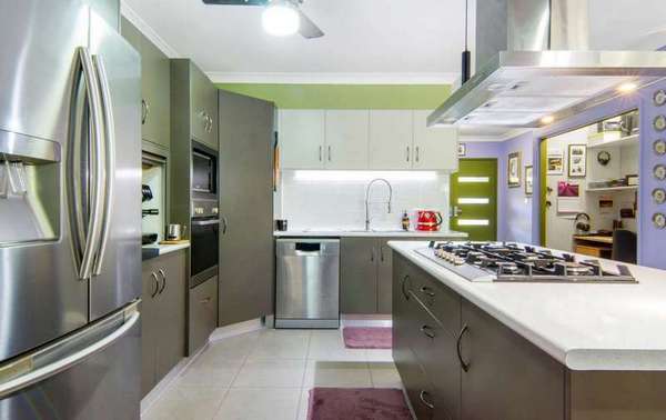 13 Willoughby Close, Redlynch - Thumbnail 2