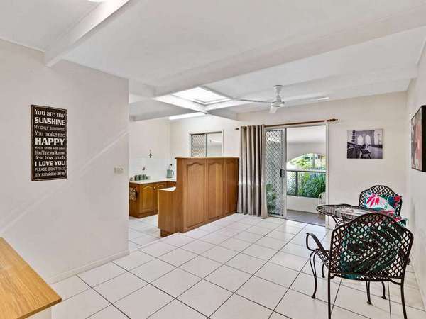 31 Merrybrook Street, Freshwater - Thumbnail 6