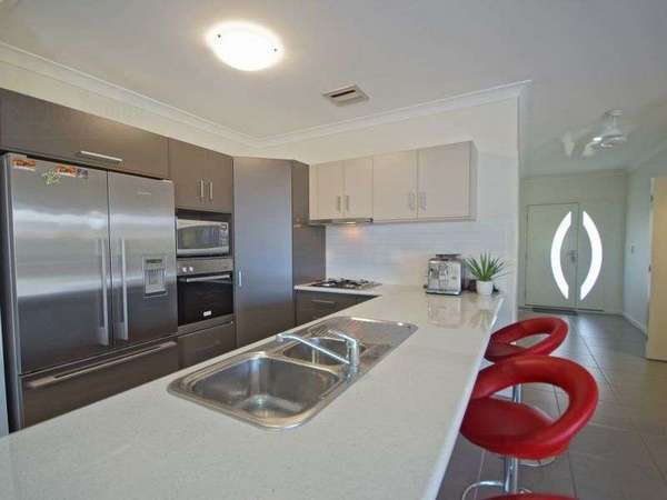 6 Alander Payet Close, Redlynch - Thumbnail 5