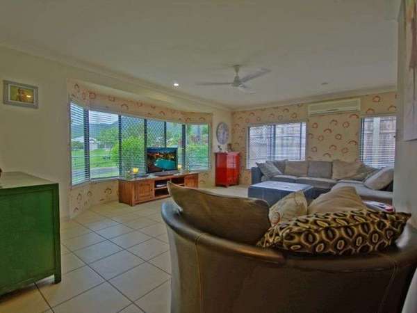 9 Byron Terrace, Redlynch - Thumbnail 3
