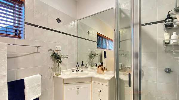 10-12 Dove Court, Bayview Heights - Thumbnail 6