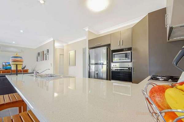 6 Alander Payet Close, Redlynch - Thumbnail 3