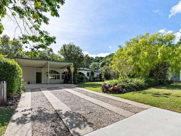31 Merrybrook Street, Freshwater - Thumbnail 2
