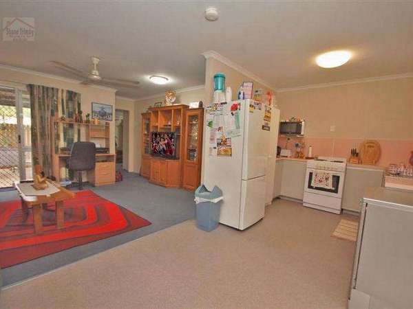 36 Long Street, Mooroobool - Thumbnail 3