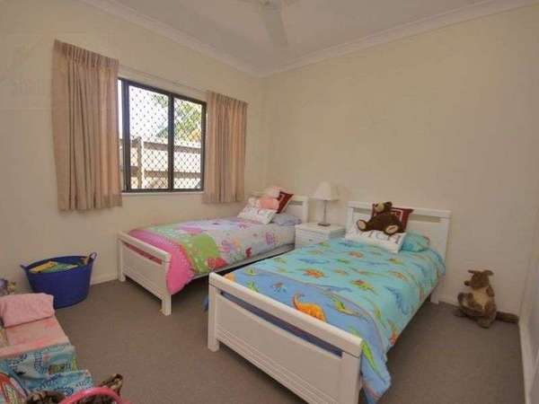 21 Botany Avenue, Redlynch - Thumbnail 4