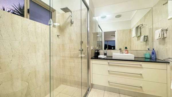 15 East Parkridge Drive, Brinsmead - Thumbnail 4