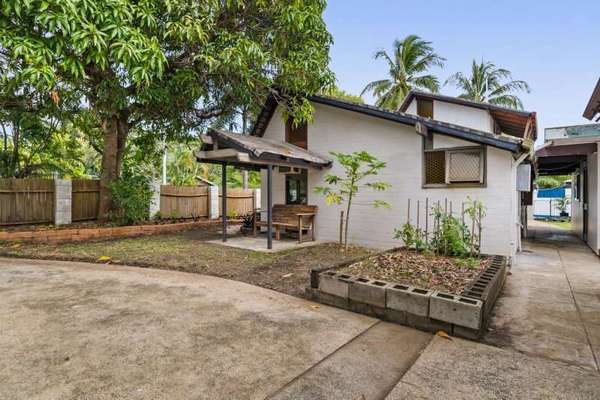 18 Cunningham Street (access from Jessie Close), Yorkeys Knob - Thumbnail 8