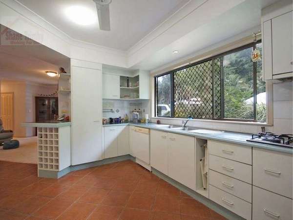 16 Red Bluff Crescent, Kamerunga - Thumbnail 2