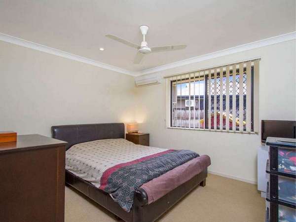 1 Nairen Close, Redlynch - Thumbnail 2