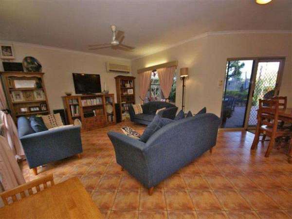 32 Satinash Close, Redlynch - Thumbnail 3