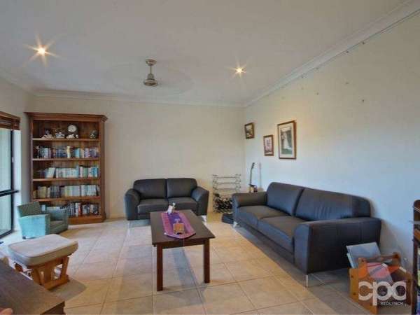 8 Ellestree Close, Redlynch - Thumbnail 3