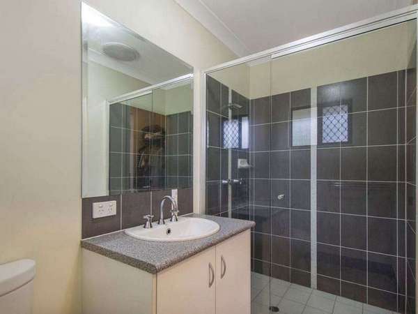 1 Nairen Close, Redlynch - Thumbnail 3