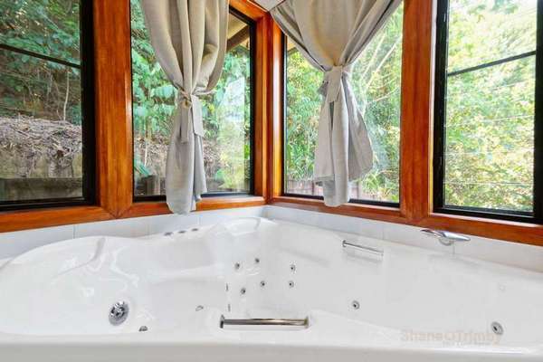 14-16 Frond Close, Redlynch - Thumbnail 3