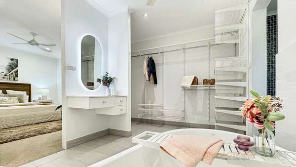 30 Simon Street, Freshwater - Thumbnail 3
