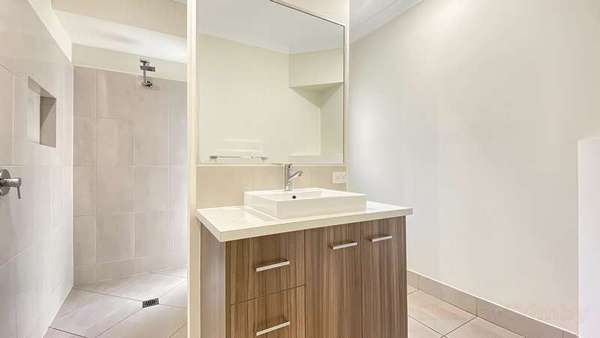 22 Tyson Place, Redlynch - Thumbnail 5