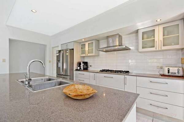 2 Springbrook Ave, Redlynch - Thumbnail 2