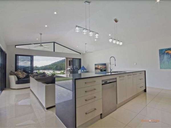 9 Lowther Close, Redlynch - Thumbnail 2