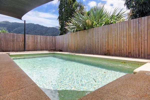 24-26 Willoughby Close, Redlynch - Thumbnail 2