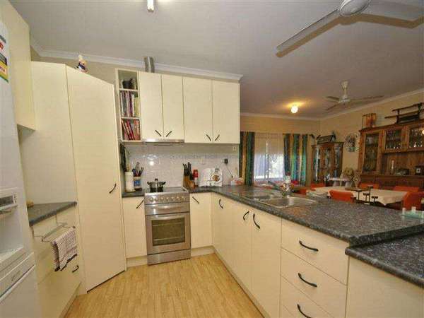 4 Seabreeze Court, Redlynch - Thumbnail 3