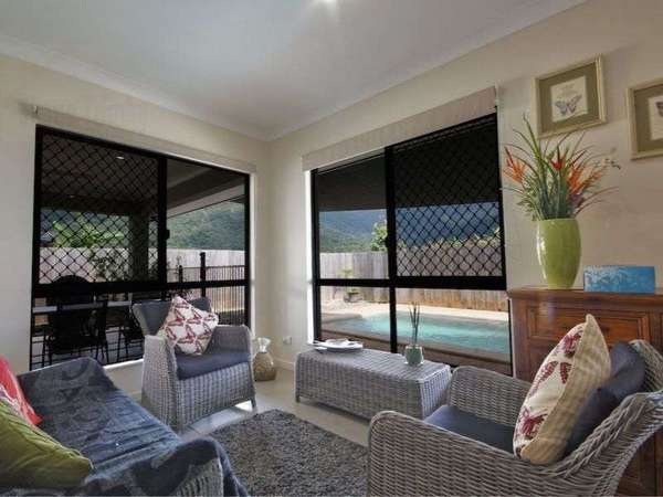 24 Willoughby Close, Redlynch - Thumbnail 2