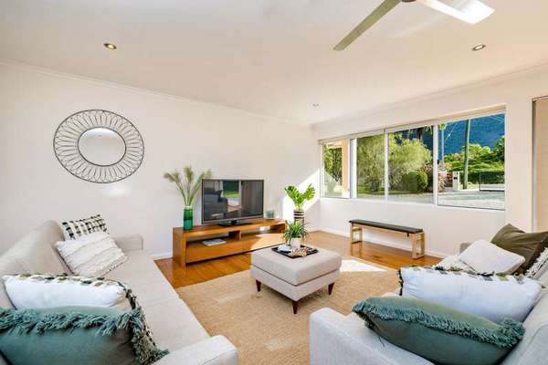 17-19 Soderberg Close, Redlynch - Thumbnail 2