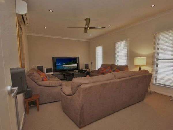21 Botany Avenue, Redlynch - Thumbnail 2