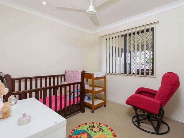 1 Nairen Close, Redlynch - Thumbnail 4