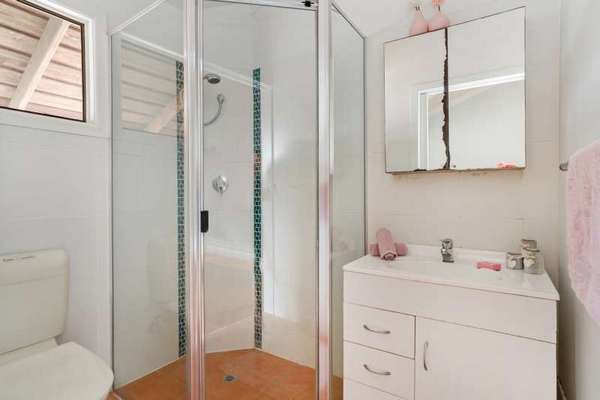 18 Cunningham Street (access from Jessie Close), Yorkeys Knob - Thumbnail 5