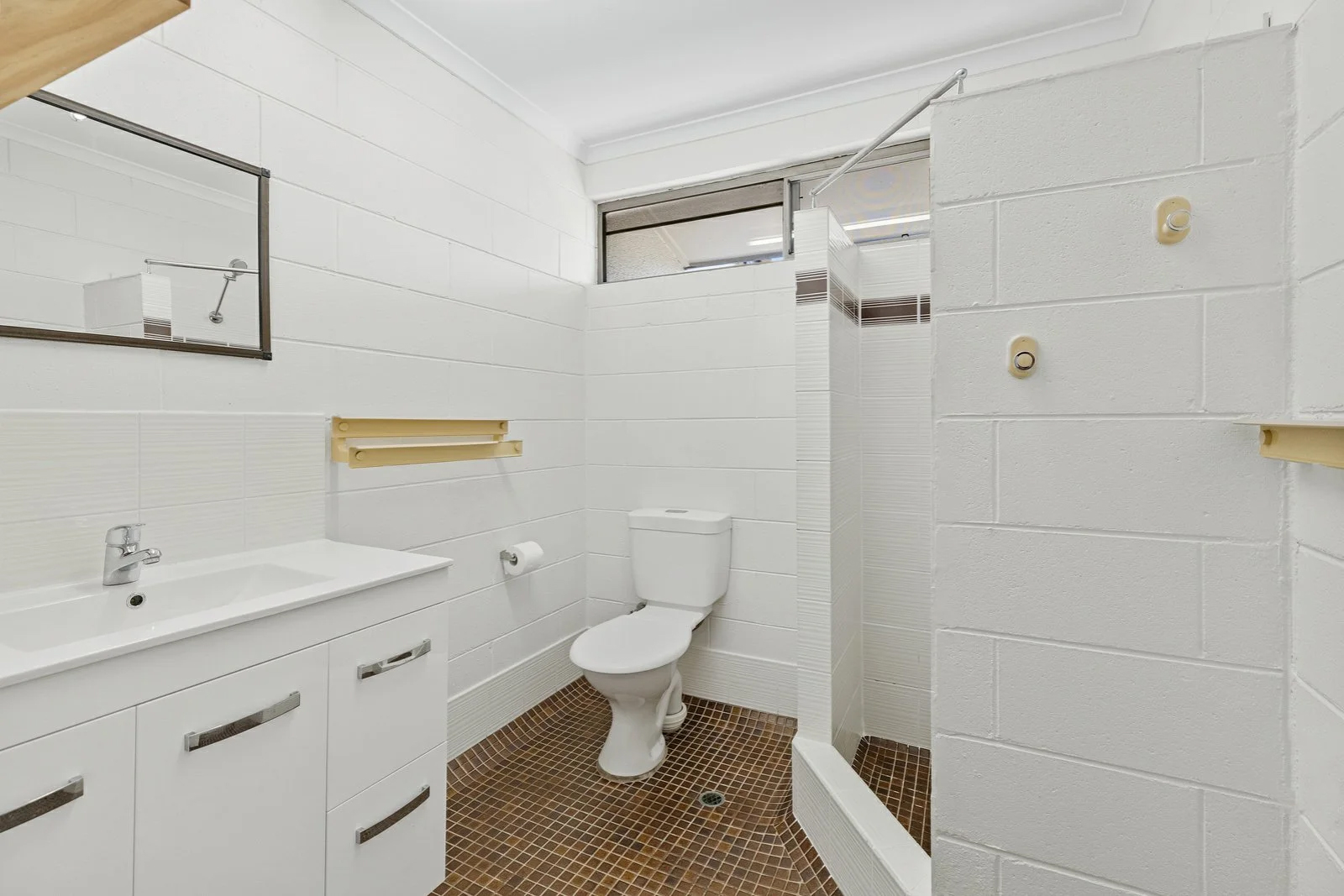 2/112 Windarra ST, Woree - Thumbnail 3
