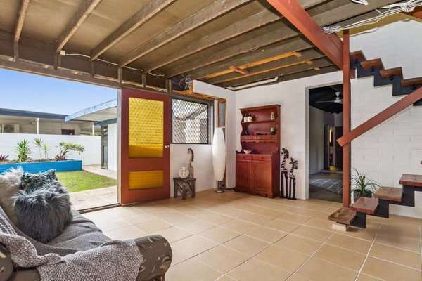 18 Cunningham Street (access from Jessie Close), Yorkeys Knob - Thumbnail 2
