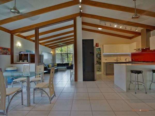 13 Connemara Close, Trinity Beach - Thumbnail 3