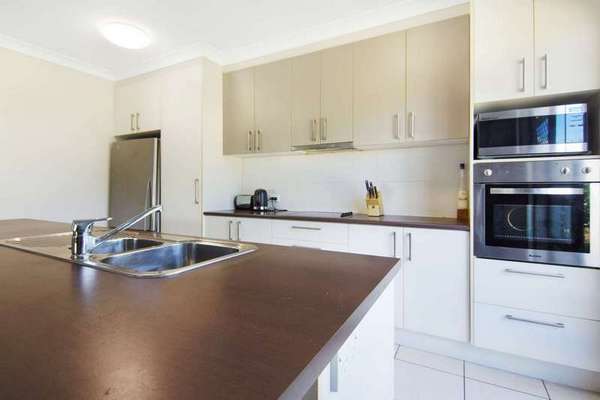 31 Tyrconnell Crescent, Redlynch - Thumbnail 2