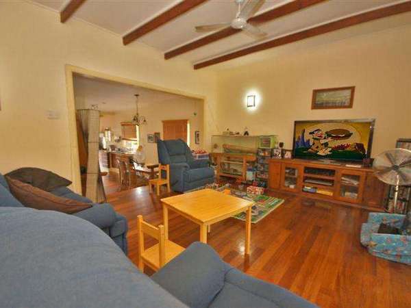 18 Daphne Street, Redlynch - Thumbnail 7