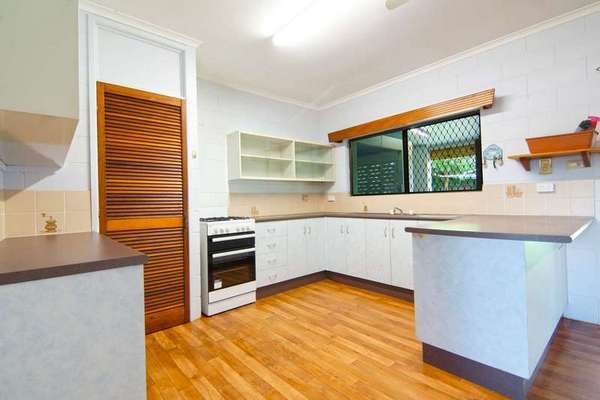 10 Grevillea Street, Mooroobool - Thumbnail 2
