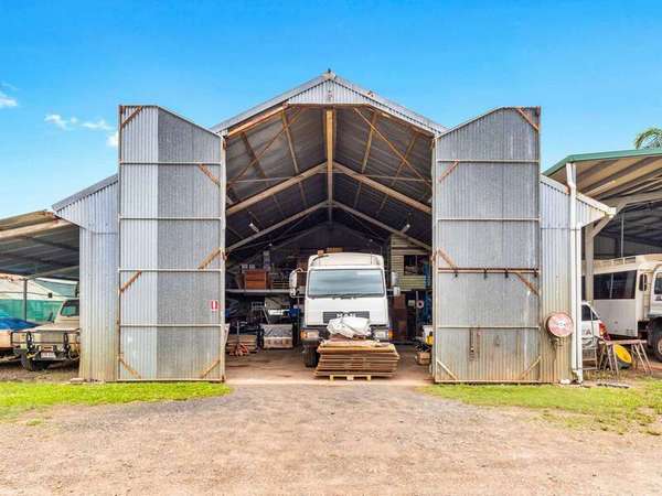 748 Captain Cook Hwy, Yorkeys Knob - Thumbnail 2