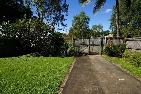 30 MESTREZ ST, Mooroobool - Thumbnail 7