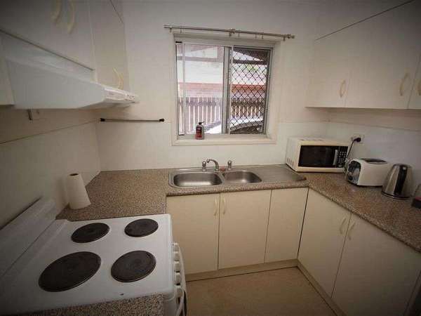 30 MESTREZ ST, Mooroobool - Thumbnail 4
