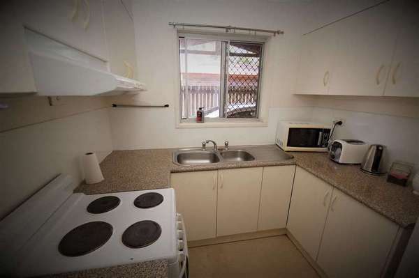 30 MESTREZ ST, Mooroobool - Thumbnail 4